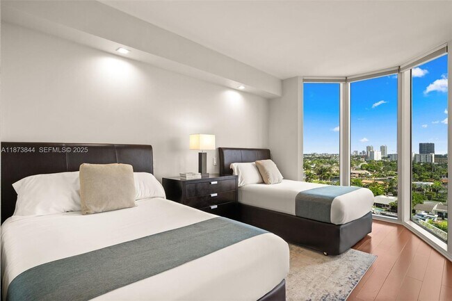 Building Photo - 21200 Point Pl