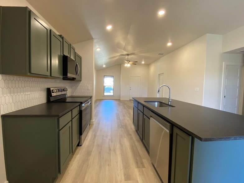 Building Photo - 2902 Farmhouse Ave