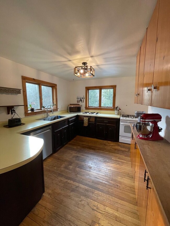 Building Photo - Charming 3BR House in Granville