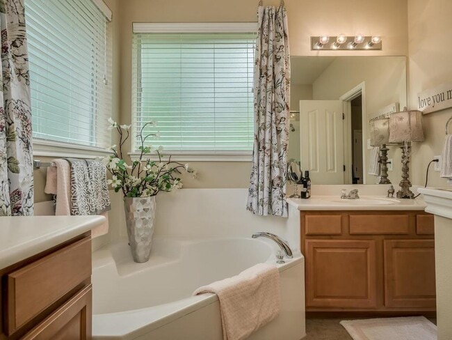 Building Photo - 14508 Broadwinged Hawk Dr