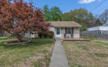 Building Photo - 2408 Sunset Dr