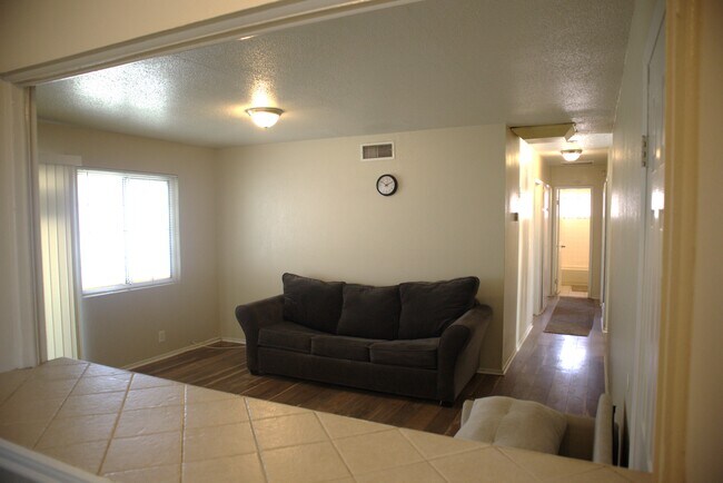 Building Photo - 45515 3rd St E