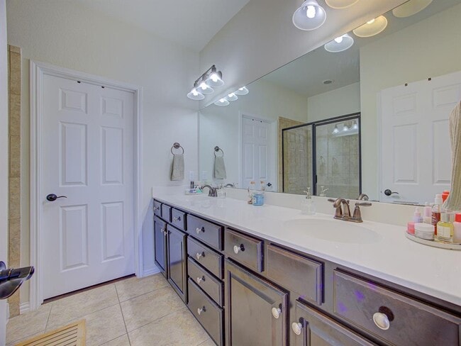 Building Photo - 9928 Aly May Dr