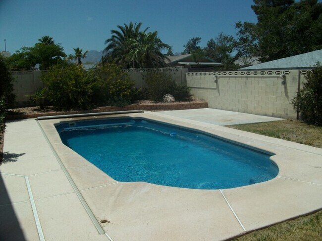 Building Photo - 8100 Eginton Ave