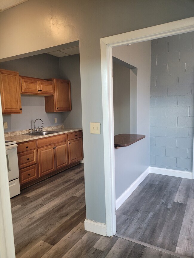 Building Photo - 1705 Genesee St