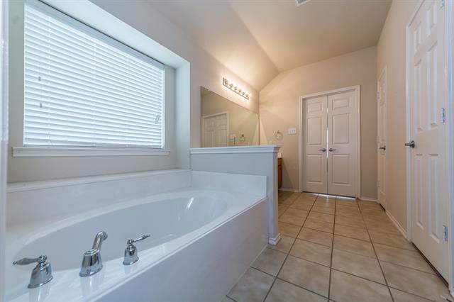 Building Photo - 9924 Wild Ginger Dr