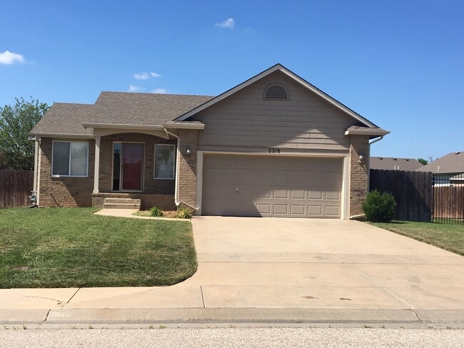 Primary Photo - 2218 E Carriage Dr