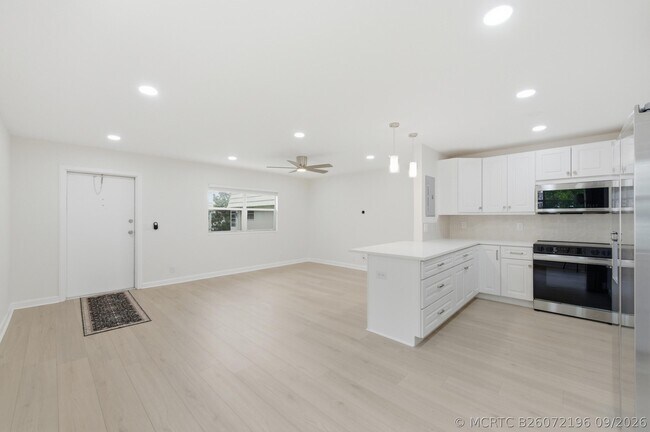 Building Photo - 670 Monaco Ct