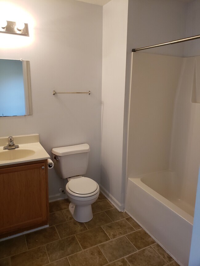 Building Photo - 216 Anna St