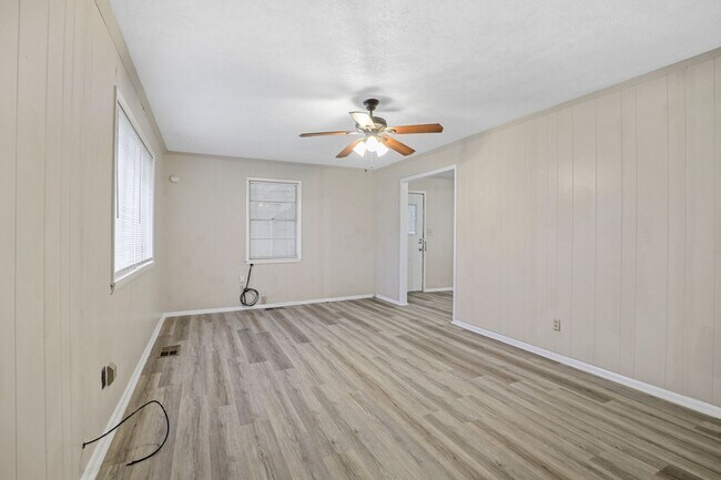 Building Photo - QUAINT 2 Bed, 1 Bath Home in Blue Ridge!!