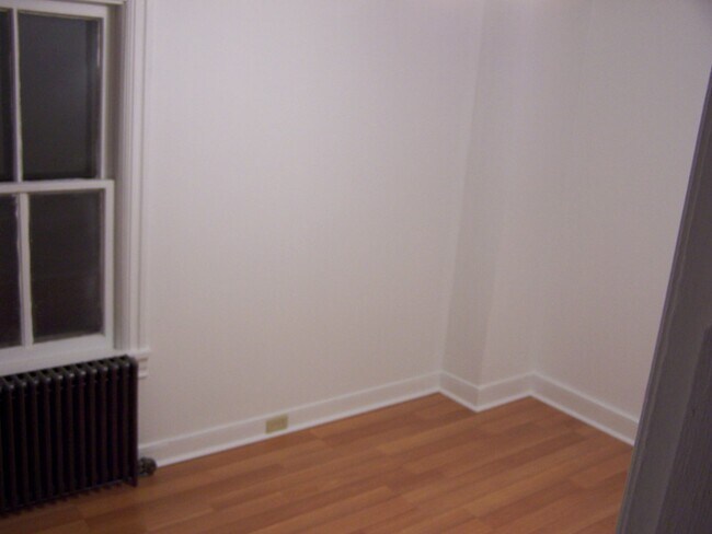 Building Photo - 160 E Penn St