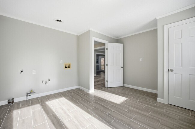 Building Photo - 9 Rhodelia Ln