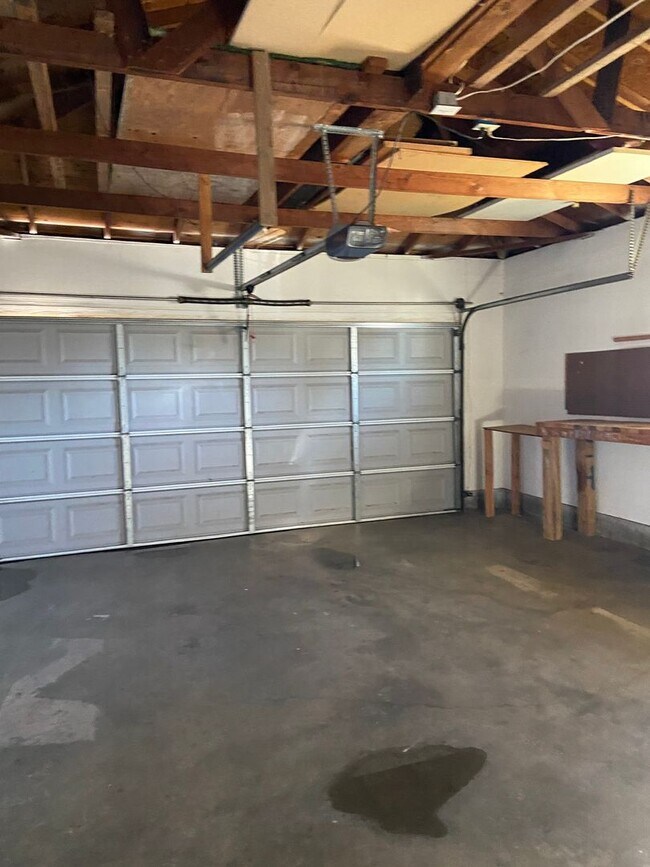 Building Photo - Available right away - 4 bedroom 2 bath