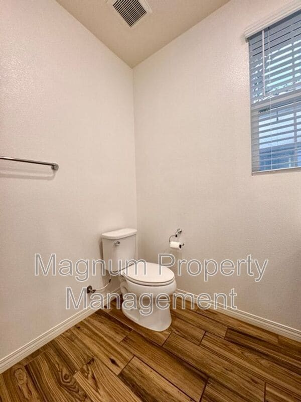 Building Photo - 40372 Calle Real