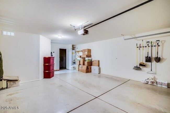 Building Photo - 2938 E Quiet Hollow Ln