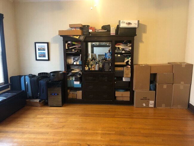 Building Photo - 1415 W Cornelia Ave