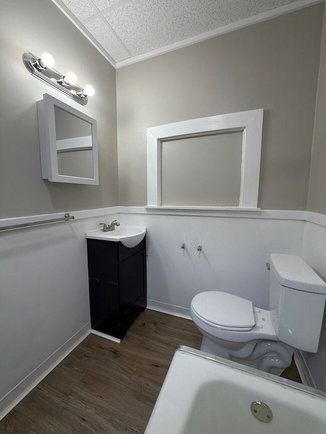 Building Photo - 46 Princeton St