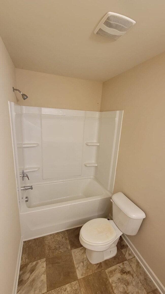 Building Photo - 2545 Piering Dr