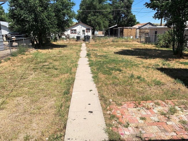 Building Photo - Newly Remodeled 2 Bedroom House