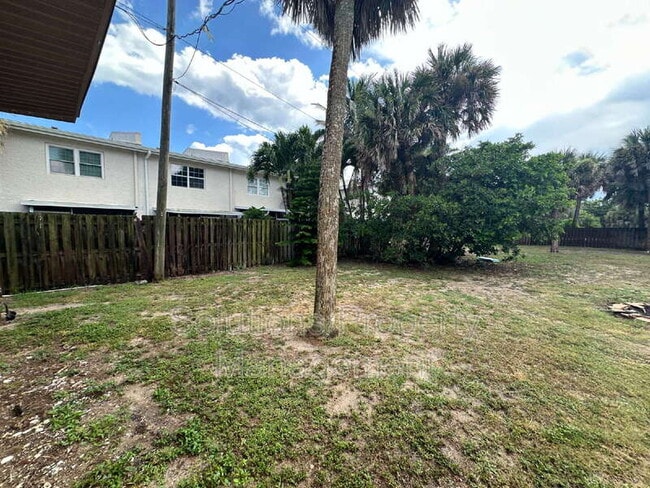 Building Photo - 1606 S Miramar Ave