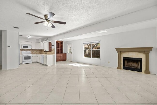 Building Photo - 13313 Black Canyon Dr