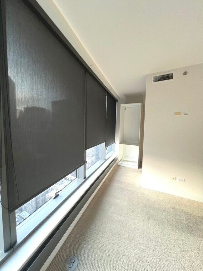 Building Photo - 60 E Monroe St