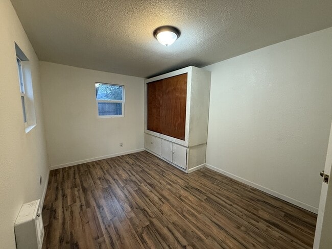 Building Photo - 173 SE Lane Ave