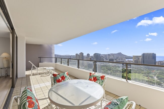 Building Photo - 1910 Ala Moana Blvd