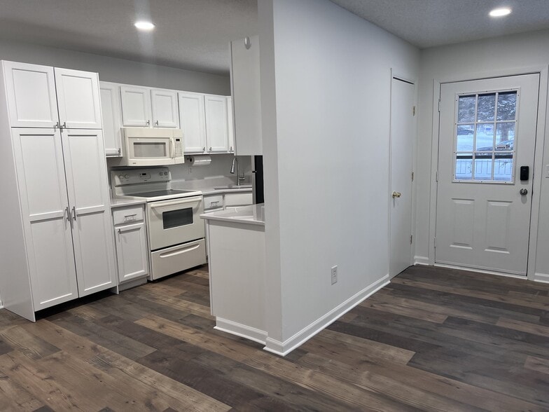 Building Photo - 13517 Zenith Ln