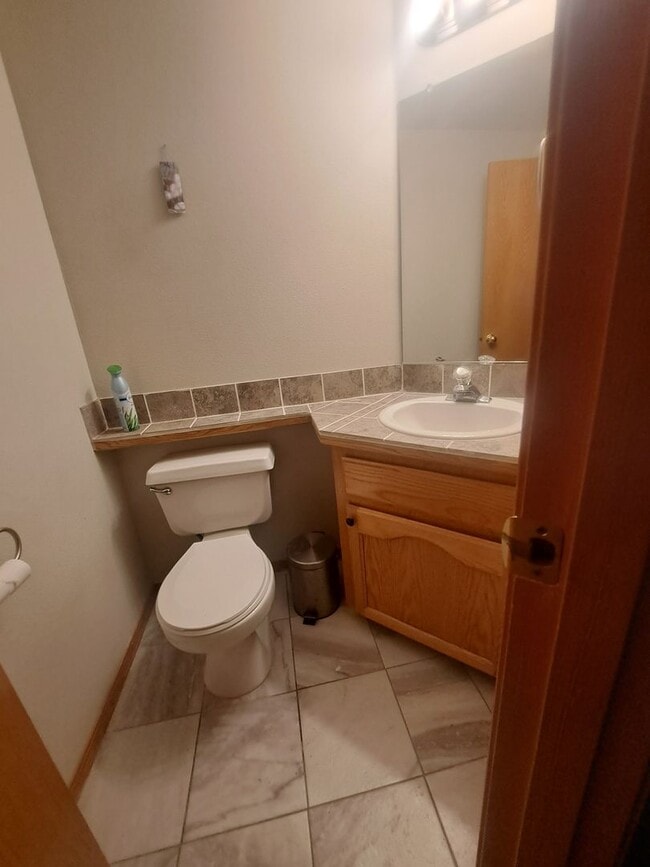 Building Photo - 3 BEDROOM - AC - move in ready