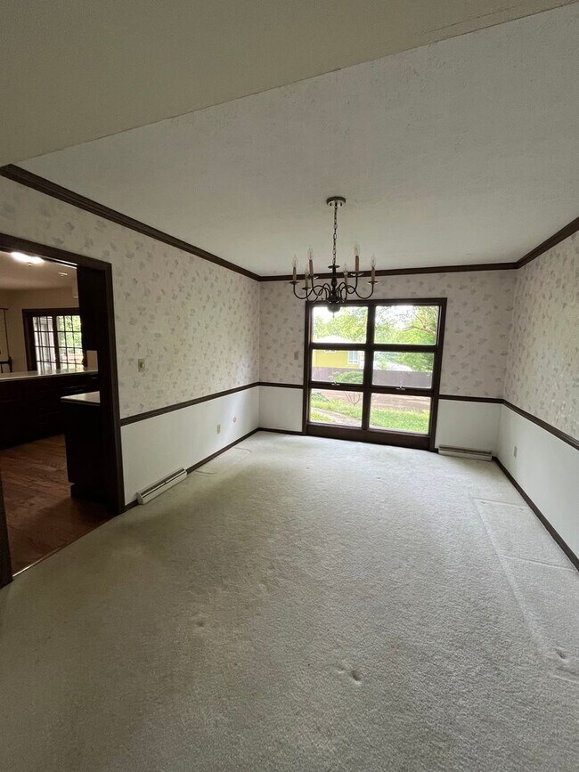 Building Photo - Large 5BR/3.5 Bath in Elm Heights. Available Now!