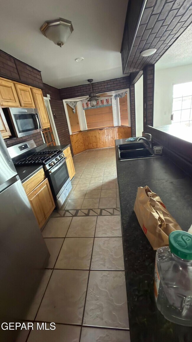Building Photo - 4825 Rolling Stone Ave