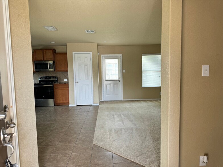 Building Photo - 1411 Dry Eagle