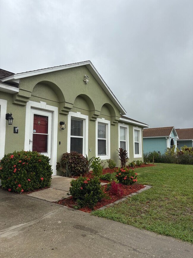 Building Photo - Wonderful 4 bedroom plus bonus room BEAUTY...
