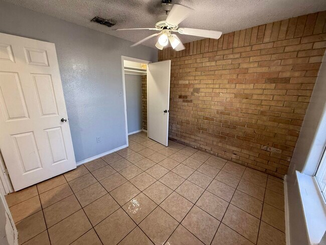 Building Photo - 311 Soria Dr