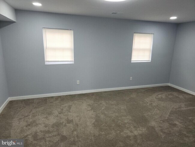 Building Photo - 1214 Roosevelt Dr