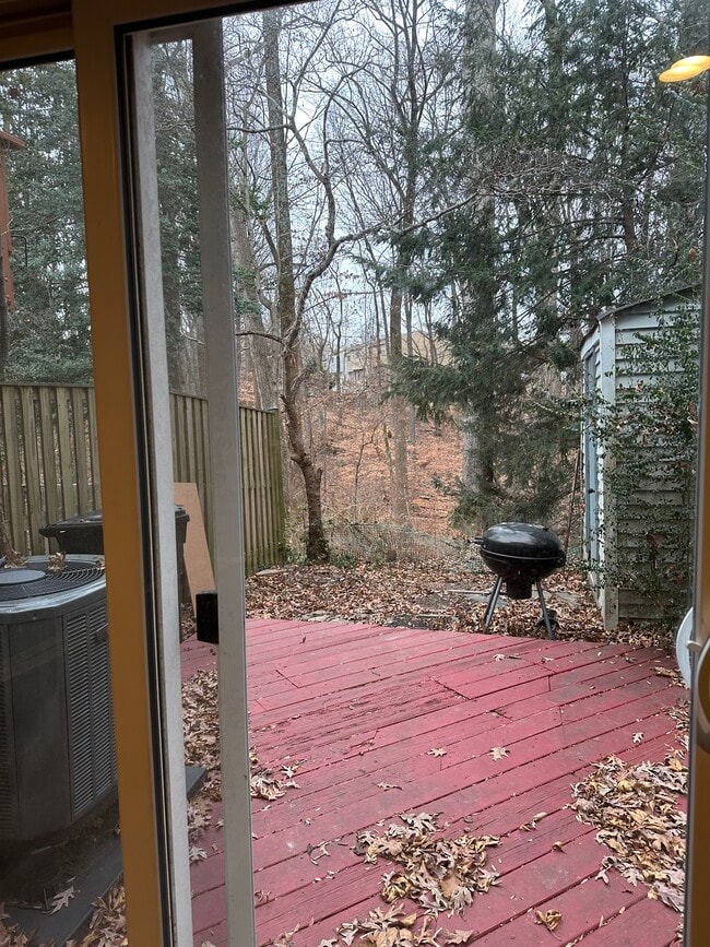 Building Photo - 8018 Grandview Ct