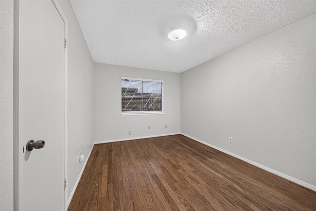 Building Photo - 3107 Pecan Point Dr
