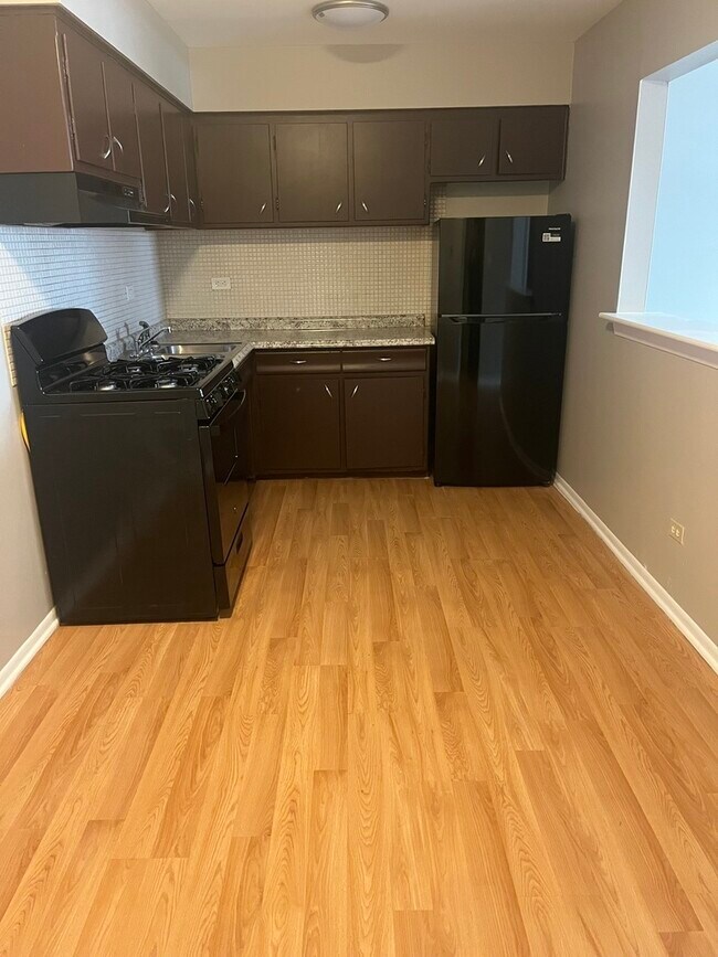 Building Photo - 8817 S Roberts Rd