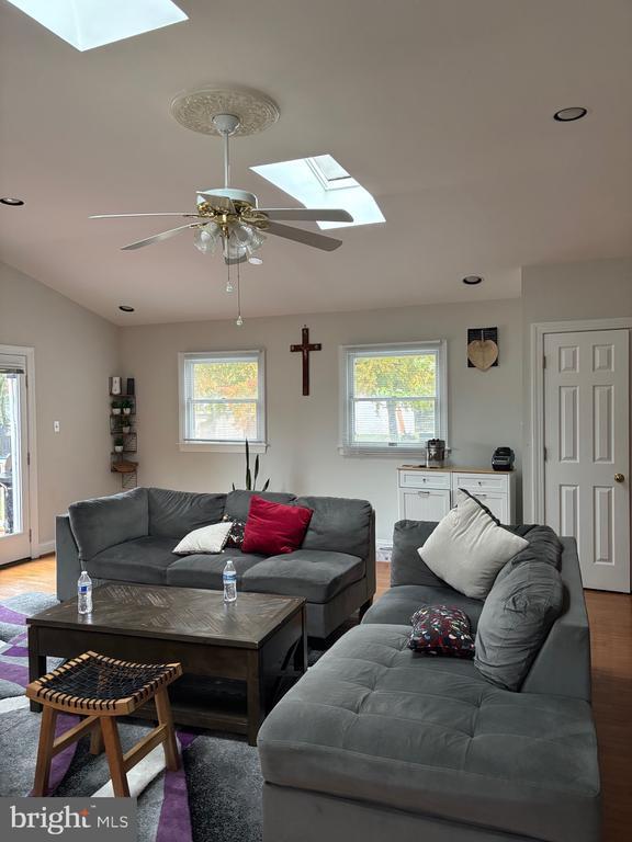 Building Photo - 14204 London Ln