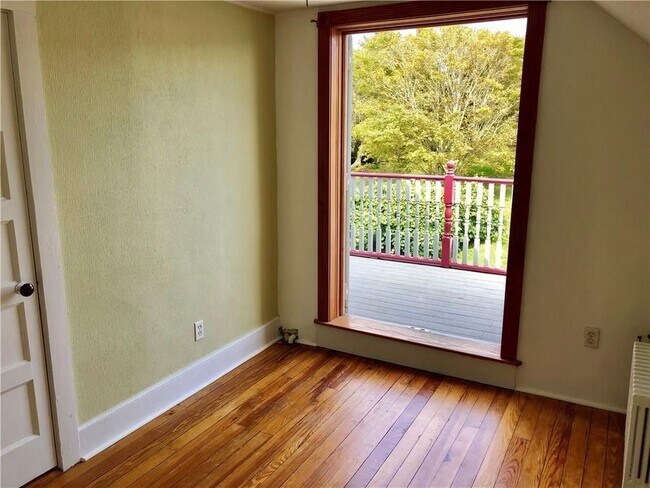 Building Photo - 673 Aquidneck Ave