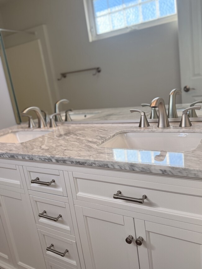 Building Photo - 407 16th St