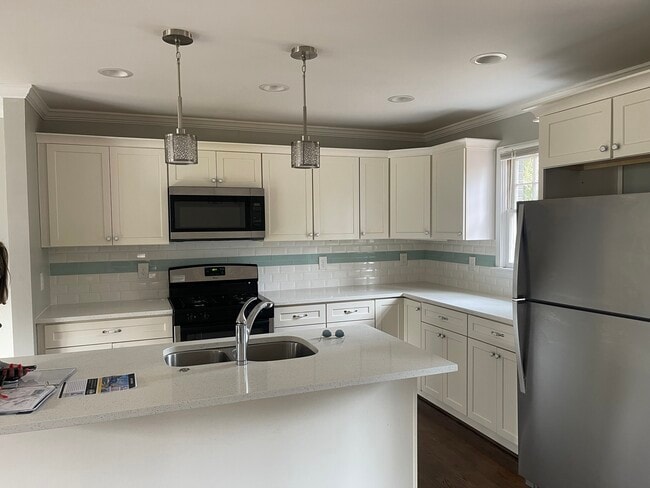 Building Photo - 3494 Maryvale Dr