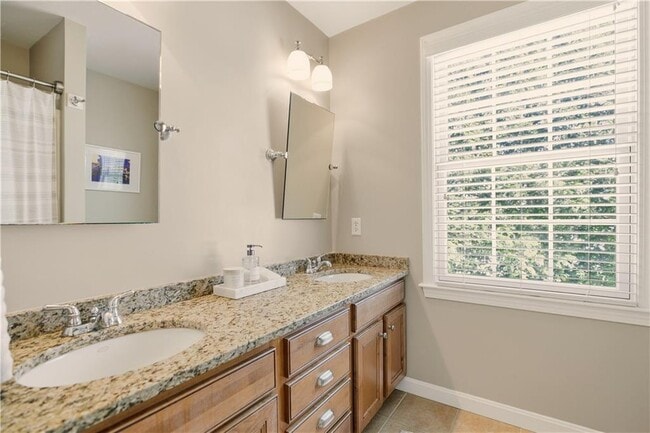 Building Photo - 105 Lilac Ln