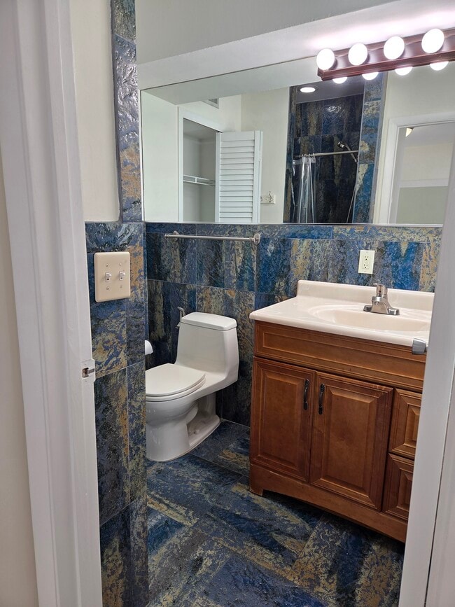 Building Photo - 1008 Macy St