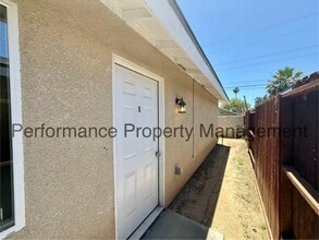 Building Photo - 1417 Oregon St