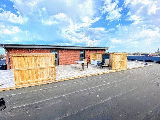 Building Photo - 3203 N Ridgeway Ave