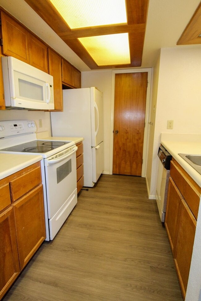 Building Photo - 7465 Stoney Hill Dr