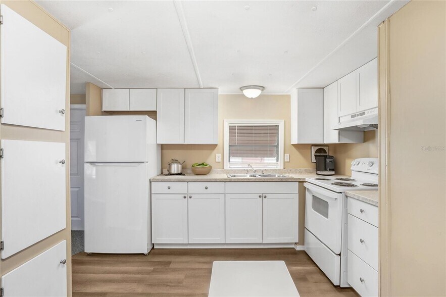 Building Photo - 14606 Coral Dr