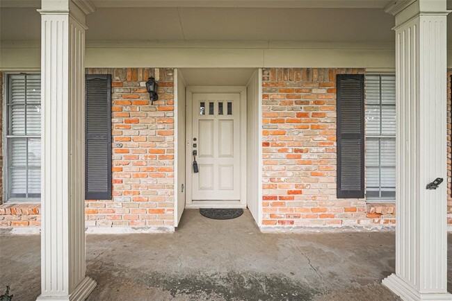 Building Photo - 2530 Bandelier Dr